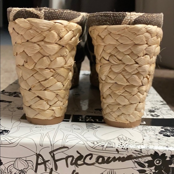 Chinese Laundry open toe giraffe pattern Heel slip ons. 7.5 4”heel - Picture 8 of 10